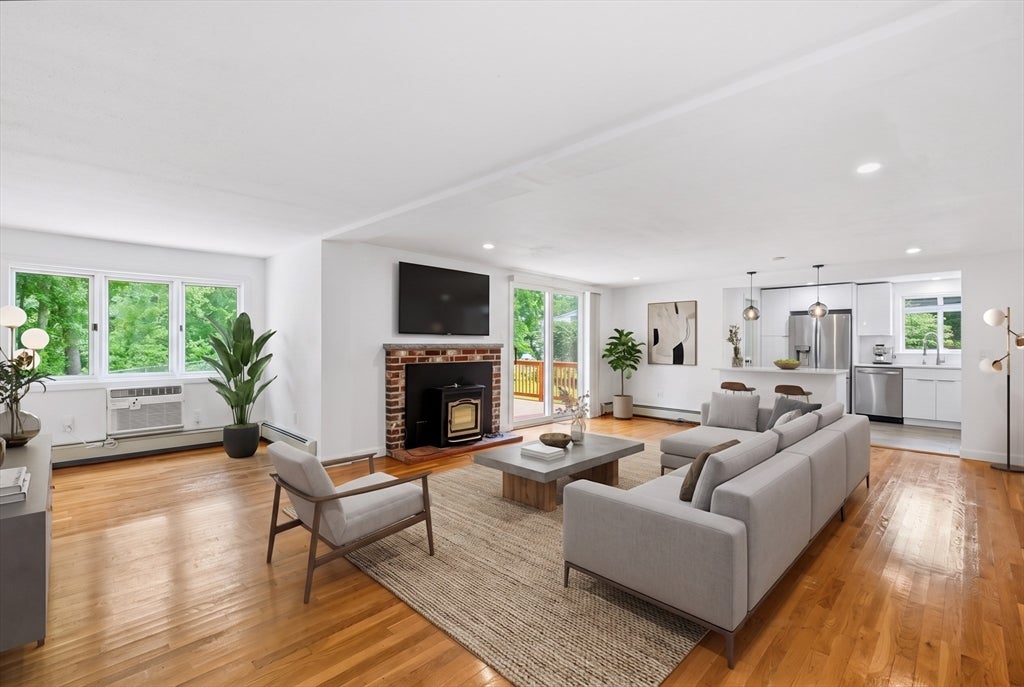 Photo of 70 Muller Rd, Burlington, MA