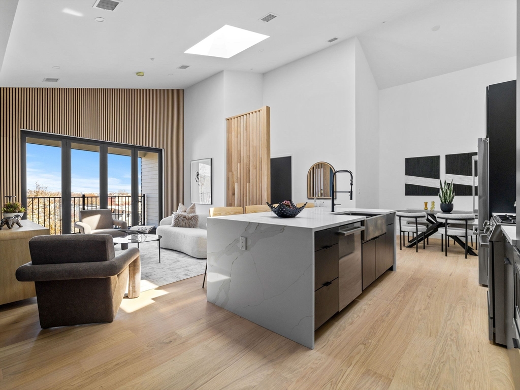 22 High Street 201