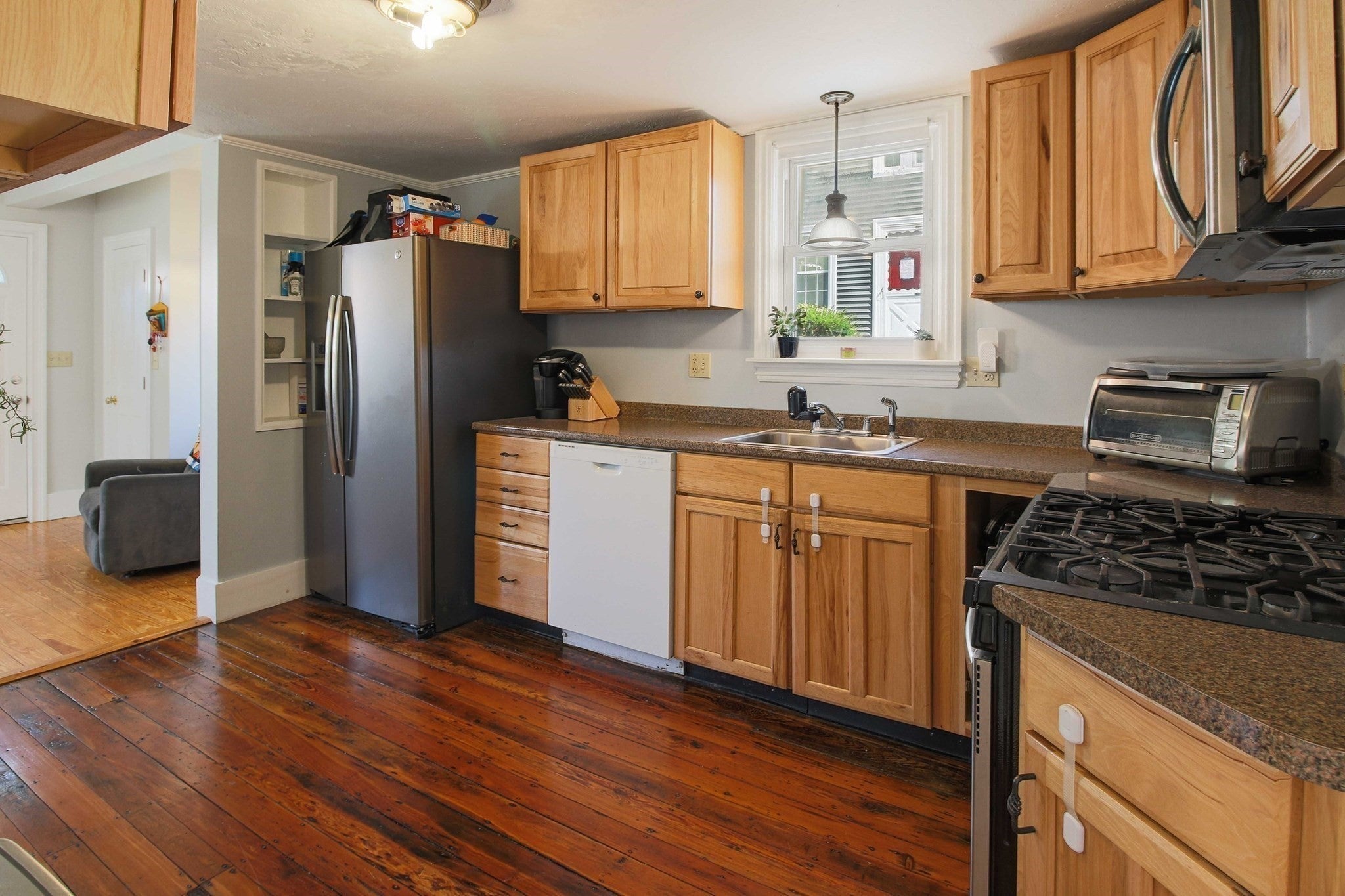 12 Brightside St, Millbury, MA Photo #9