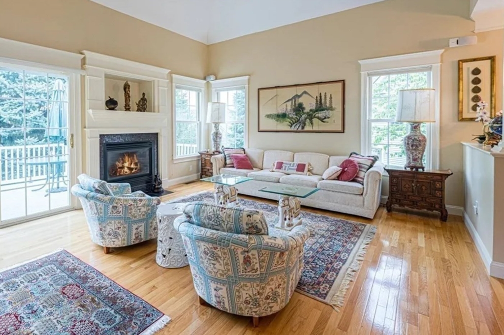 68 Charles Ct 68