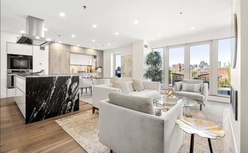 1721 Washington St 611