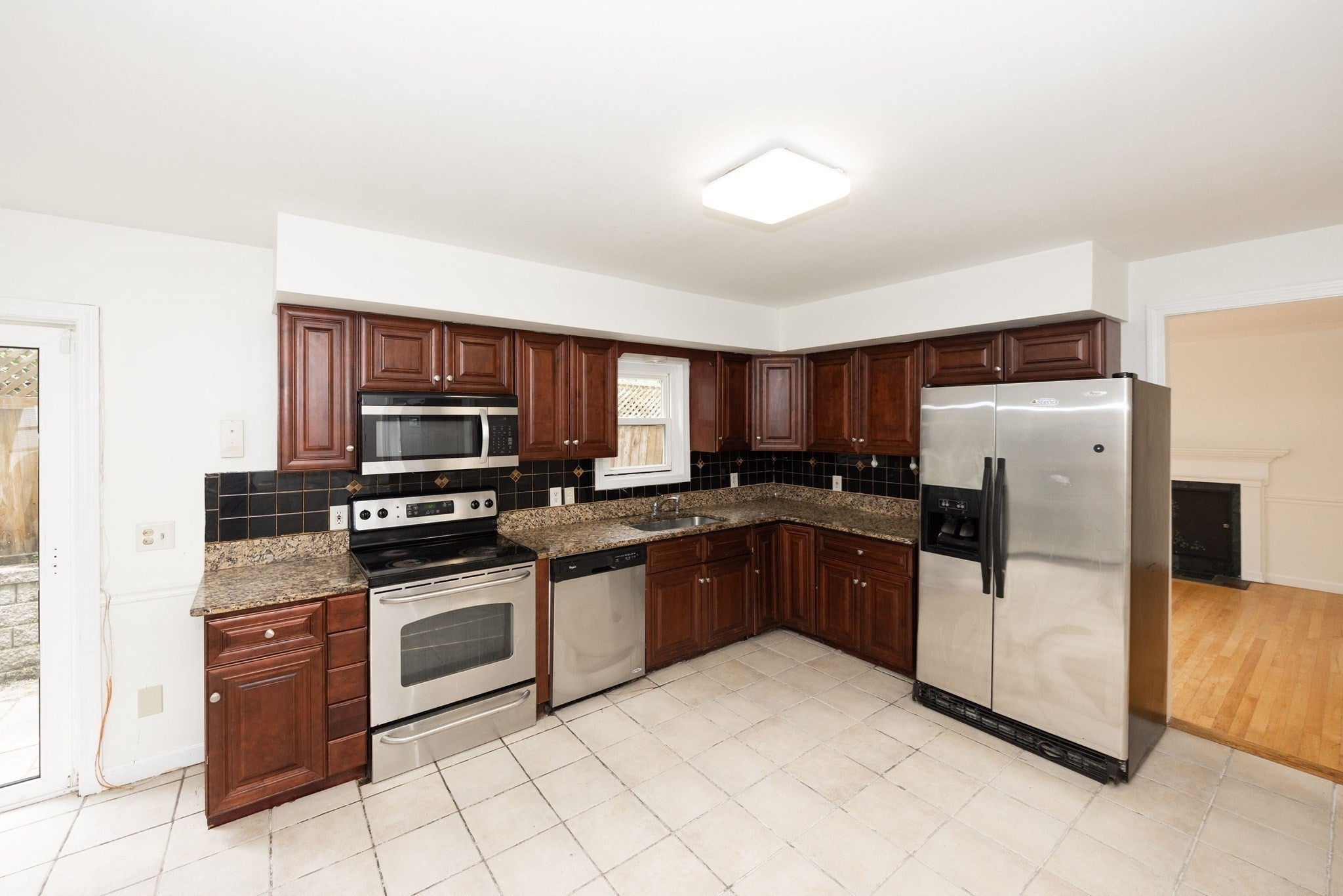 24 Ellsmere St, Worcester, MA Photo #11