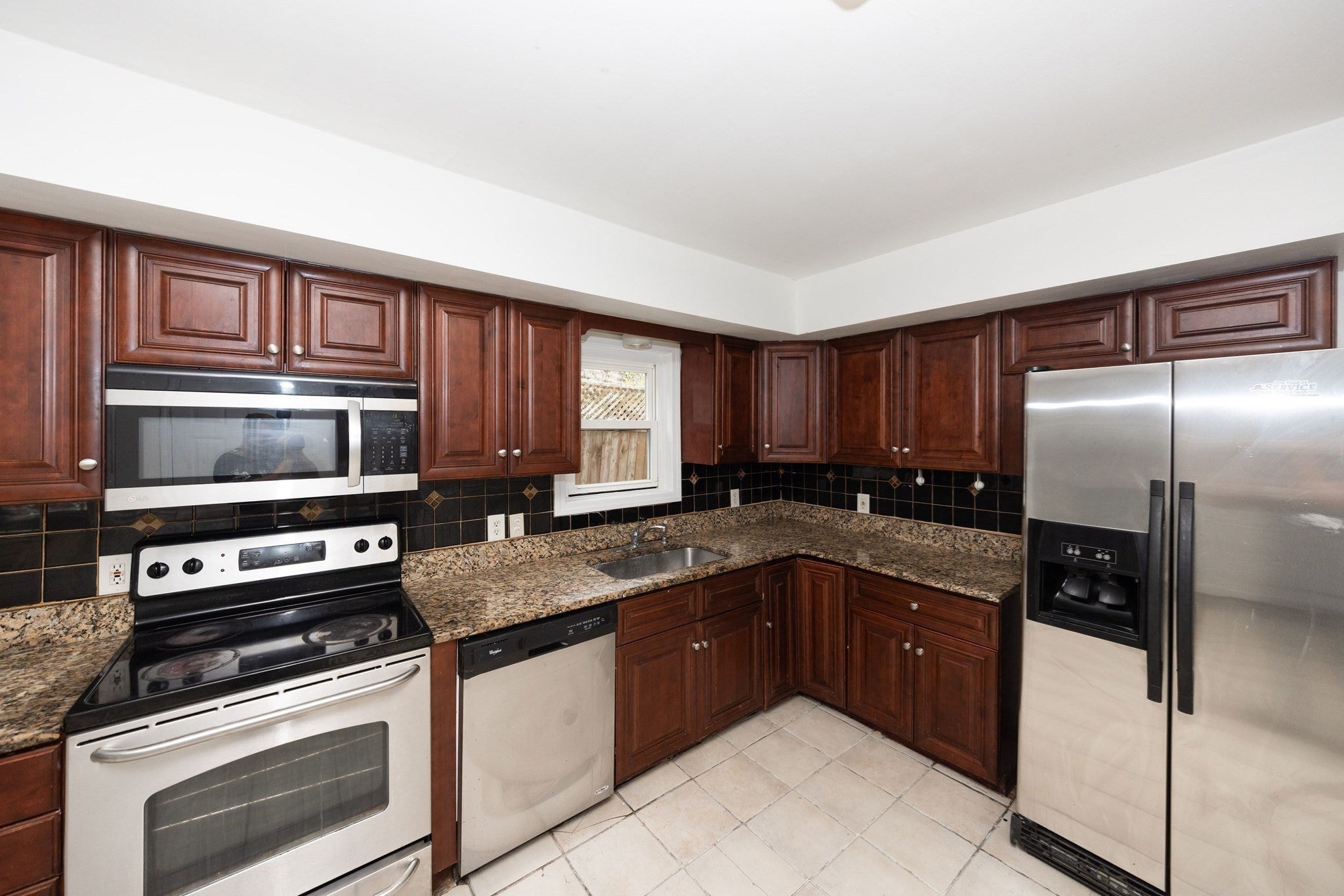 24 Ellsmere St, Worcester, MA Photo #10