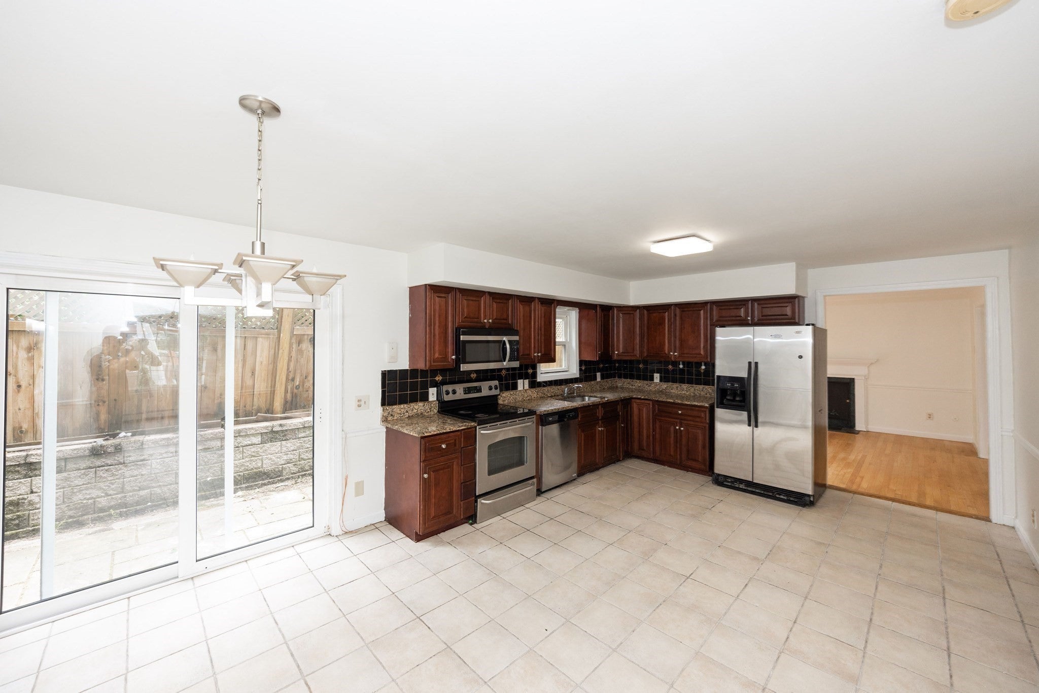 24 Ellsmere St, Worcester, MA Photo #12