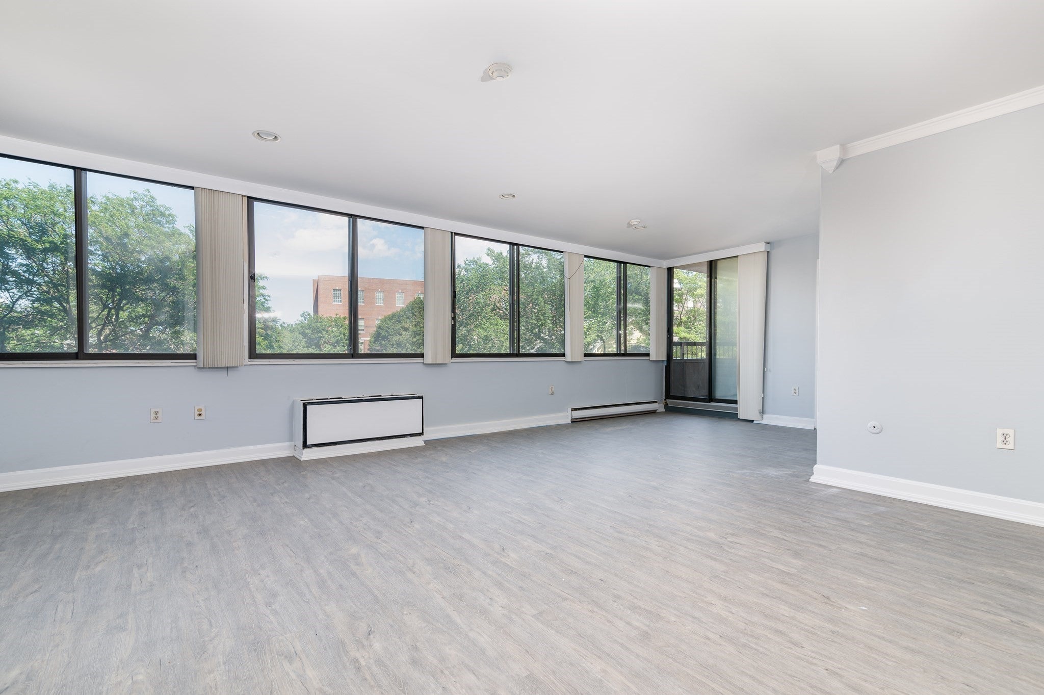 77 Adams St 210