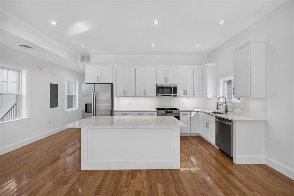 59 Larkin St 1