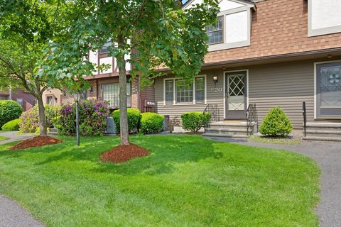 20 Scotty Hollow Dr E Chelmsford MA 01863