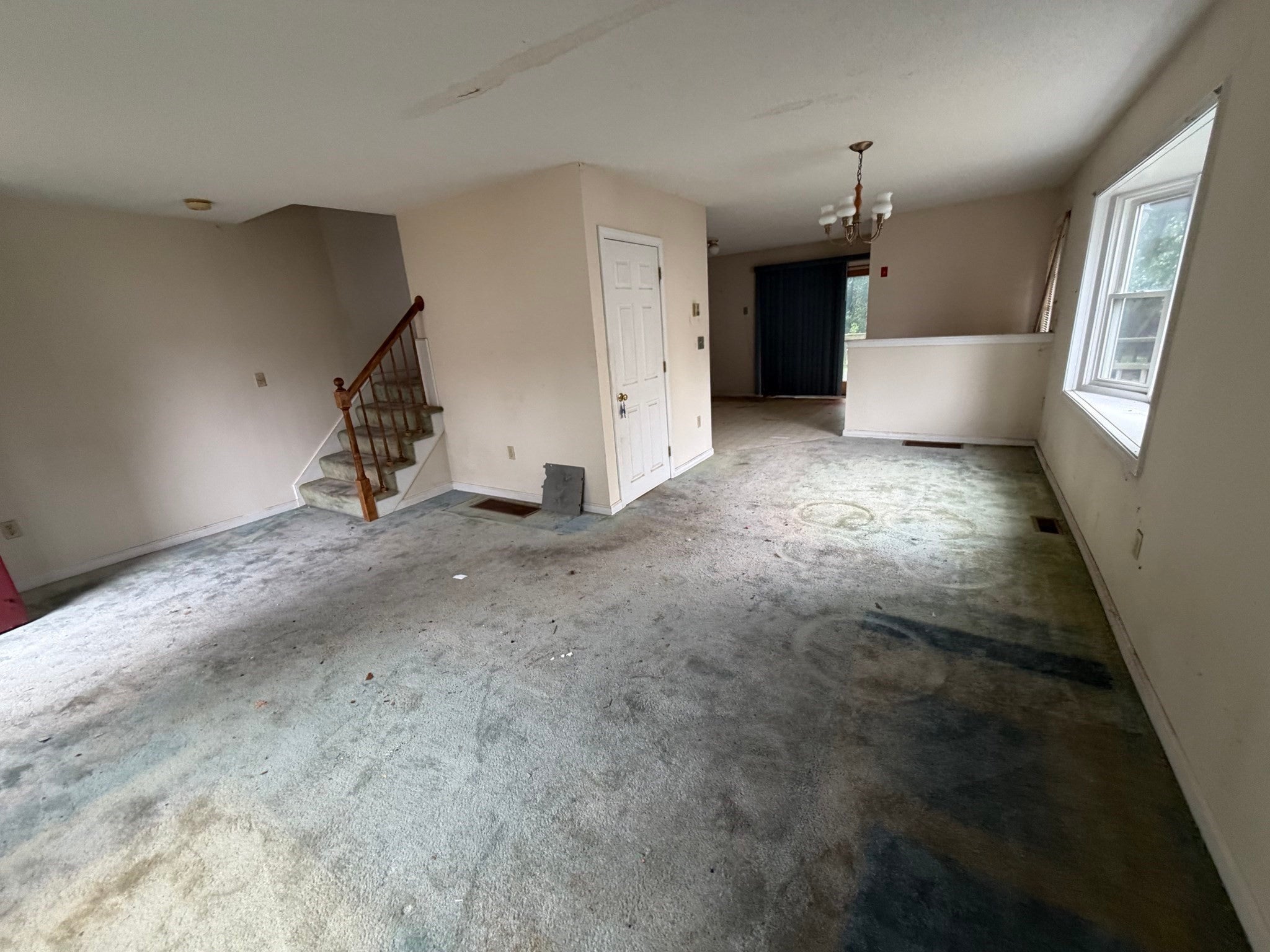 6 Riverbank Circle 6