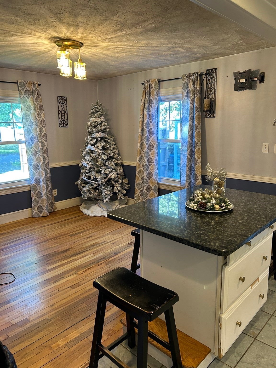 27 Hilltop St, West Springfield, MA Photo #8