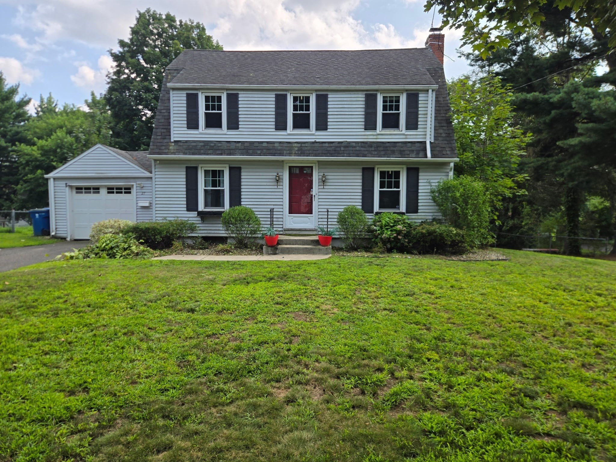 Photo of 27 Hilltop St, West Springfield, MA