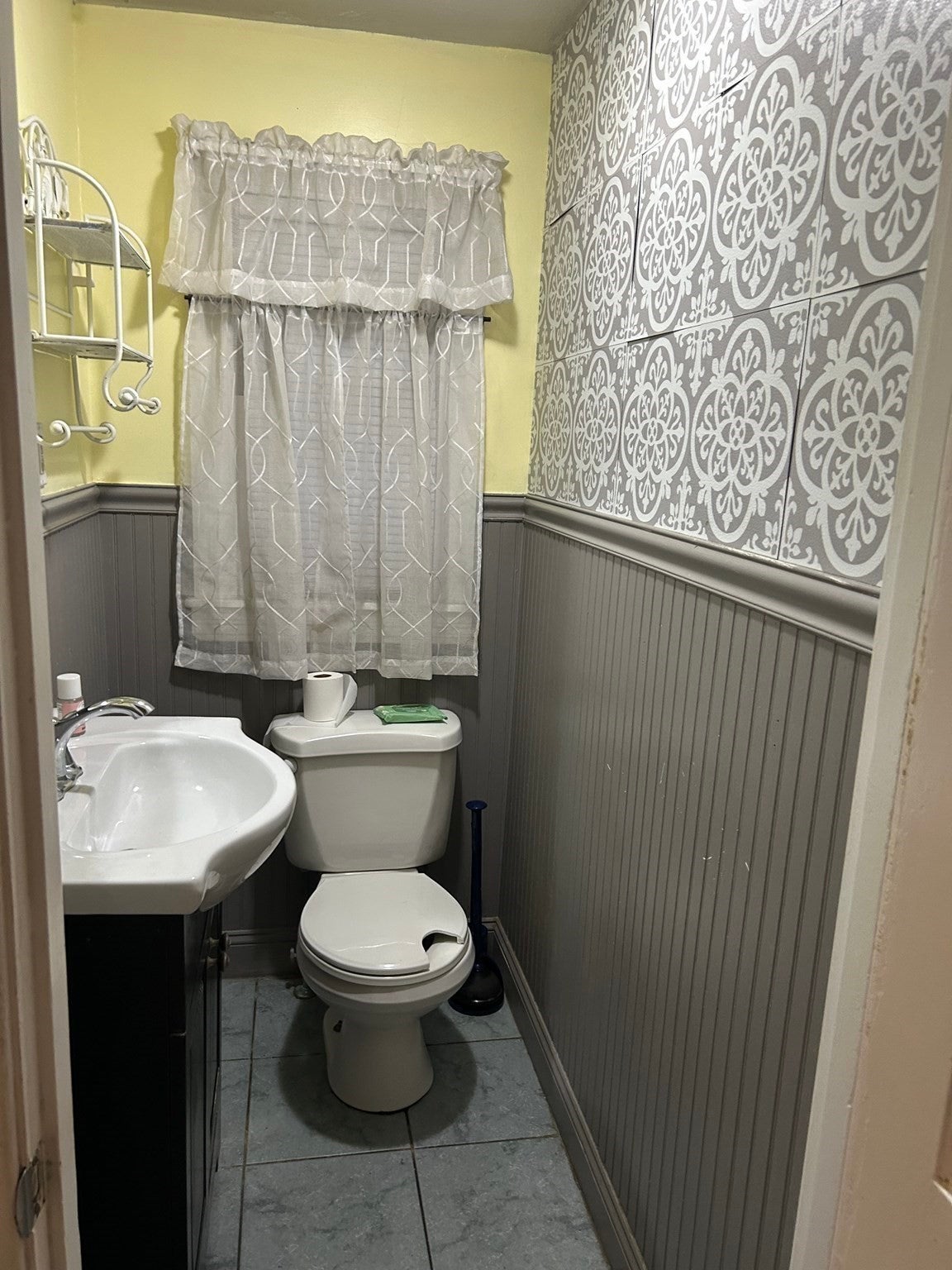 27 Hilltop St, West Springfield, MA Photo #11