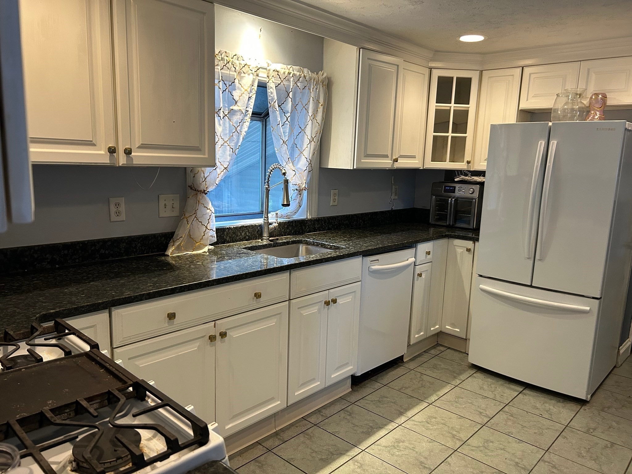 27 Hilltop St, West Springfield, MA Photo #7