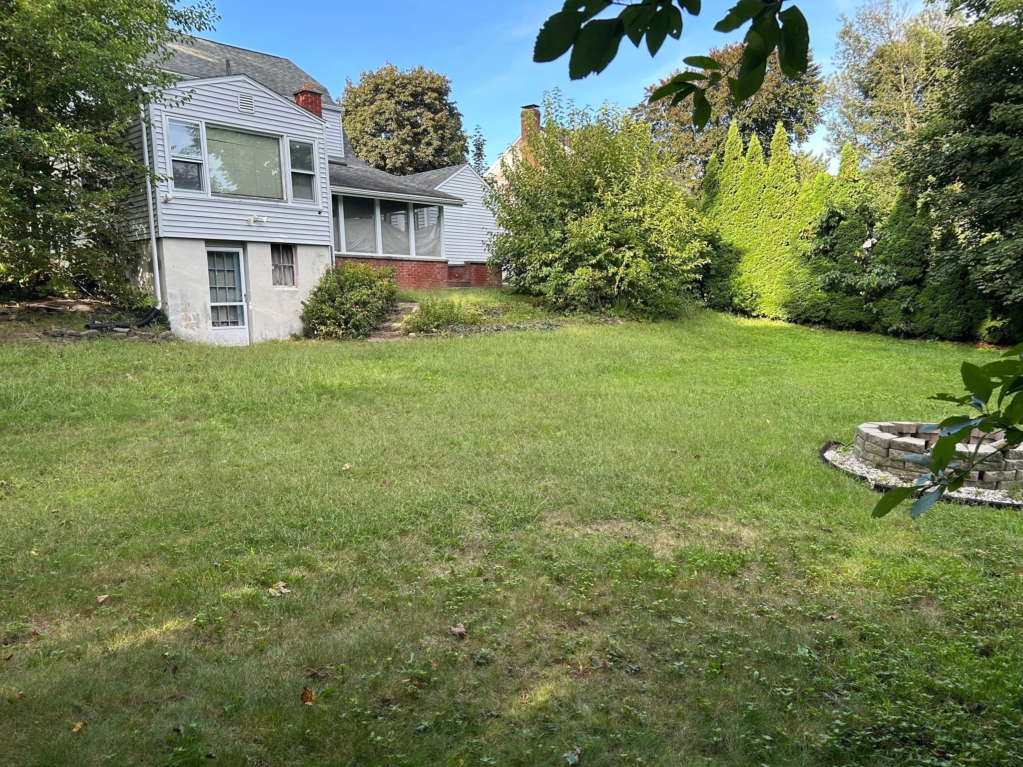 27 Hilltop St