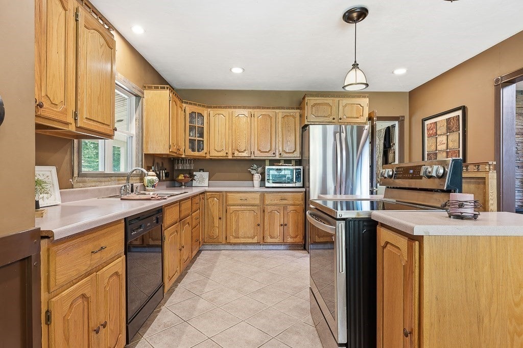 227 Eight Lots Rd
