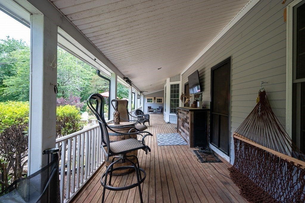 227 Eight Lots Rd