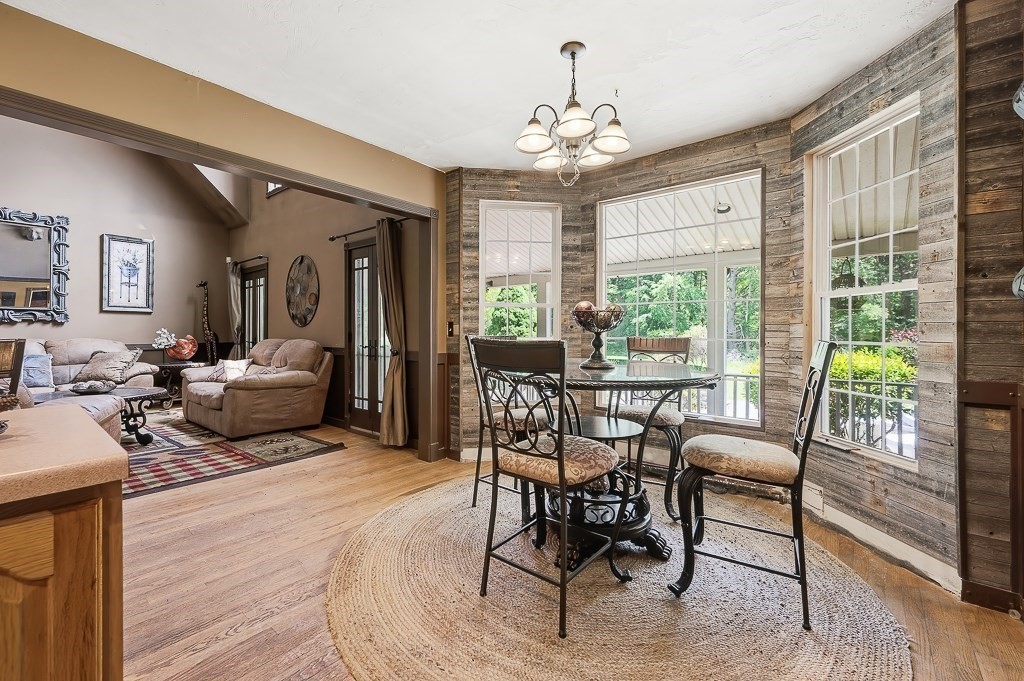 227 Eight Lots Rd