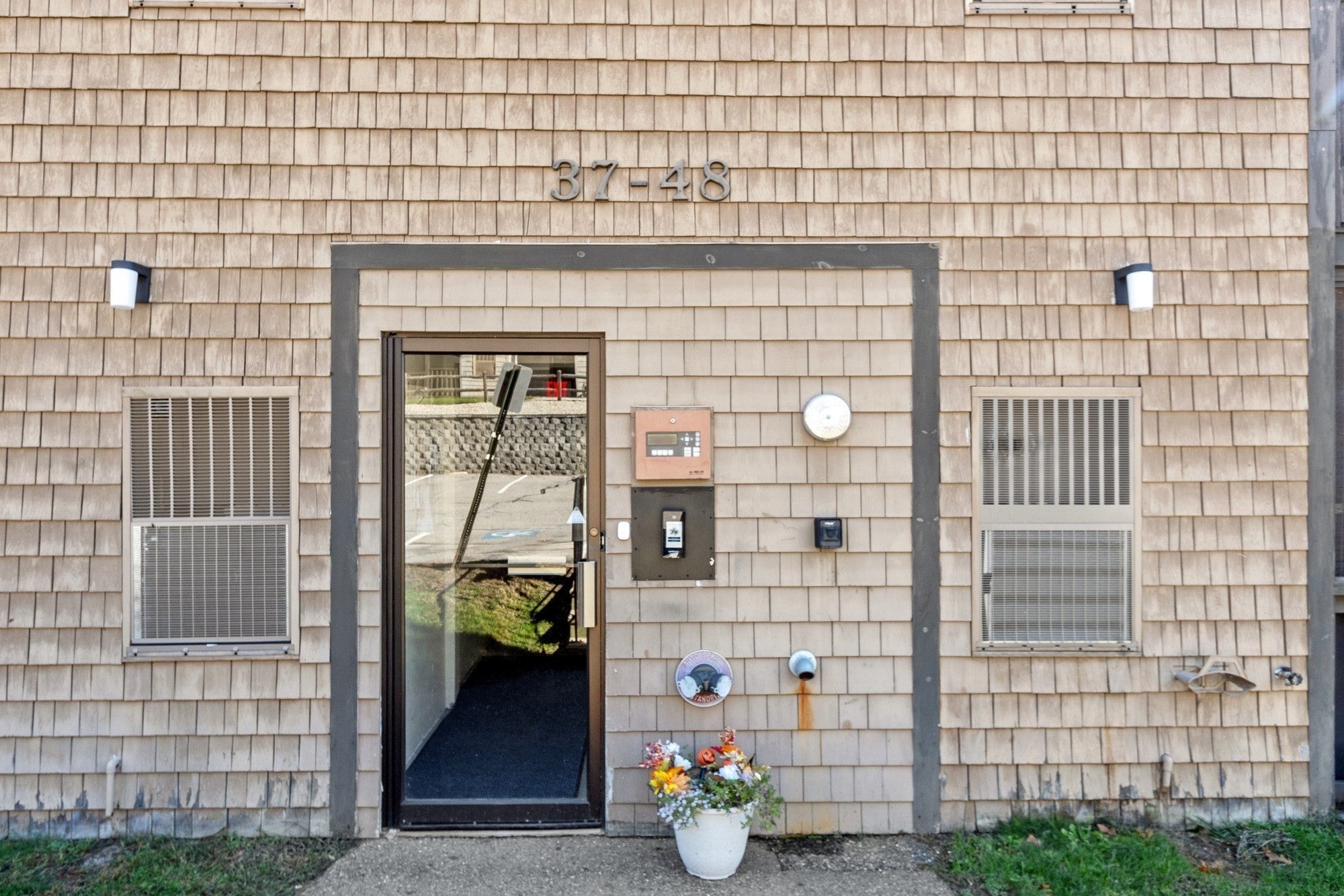 12 Village Ln 45
