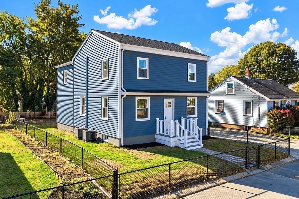 Photo of 13 Hawthorne St, Fairhaven, MA