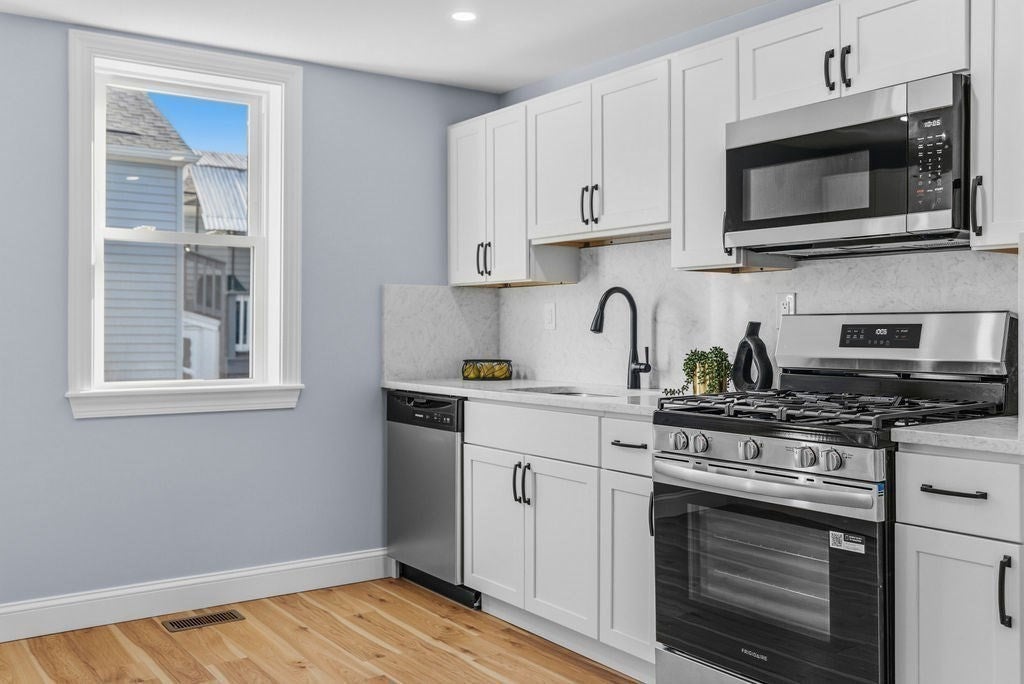 13 Hawthorne St, Fairhaven, MA Photo #13