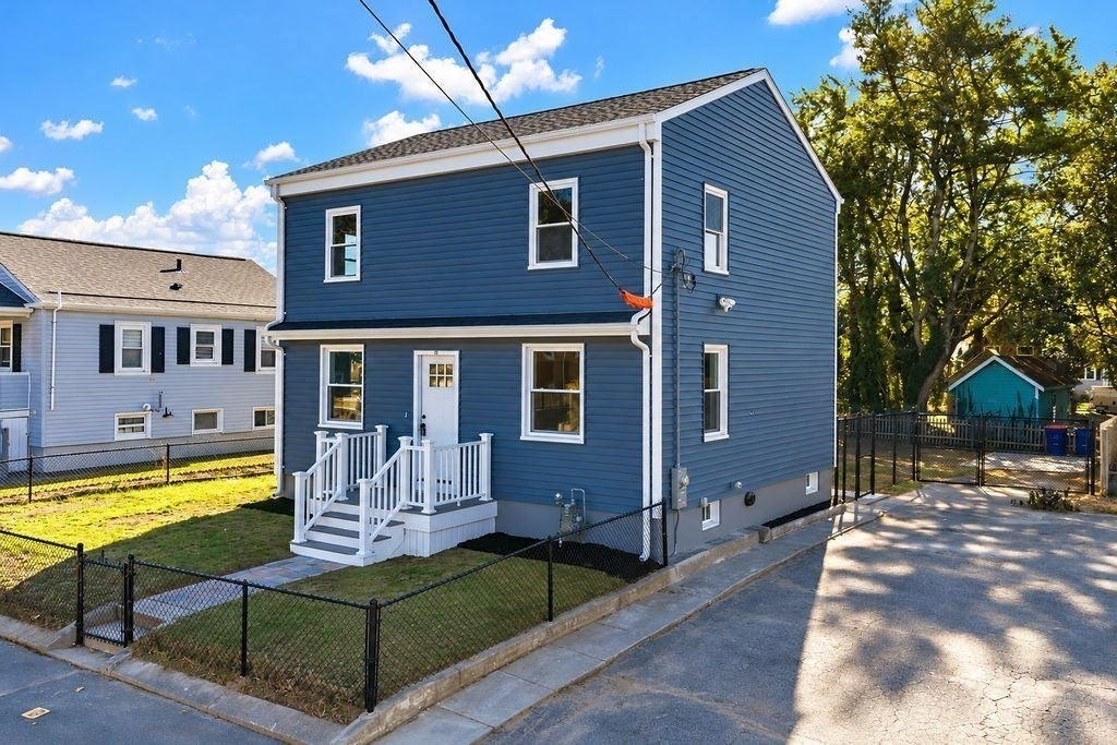 13 Hawthorne St