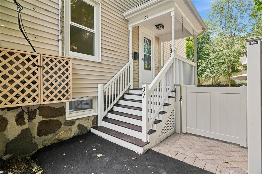 97 Melendy Ave 97