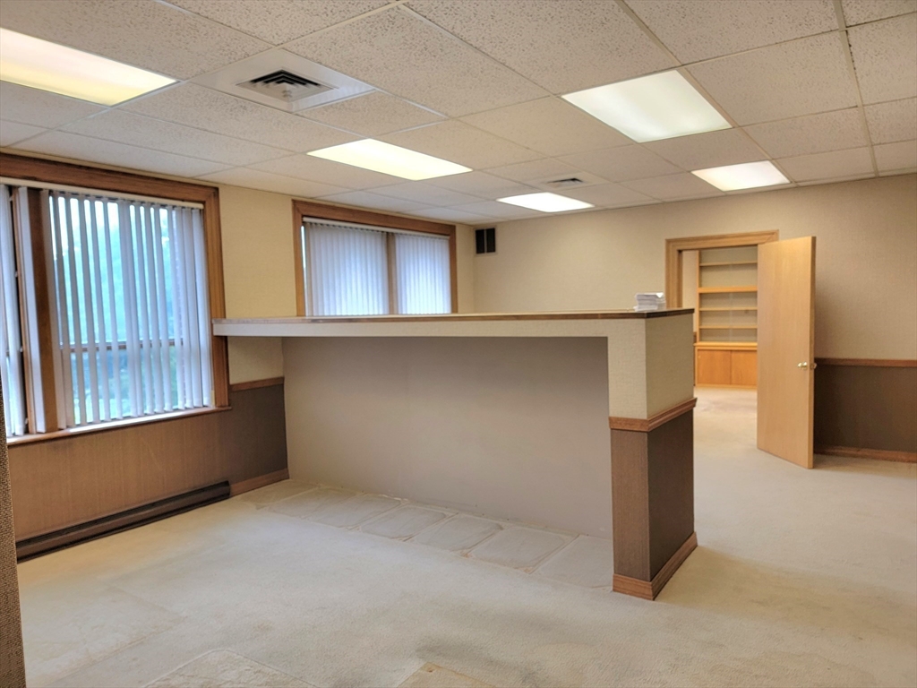 1372 Hancock St, 401,402