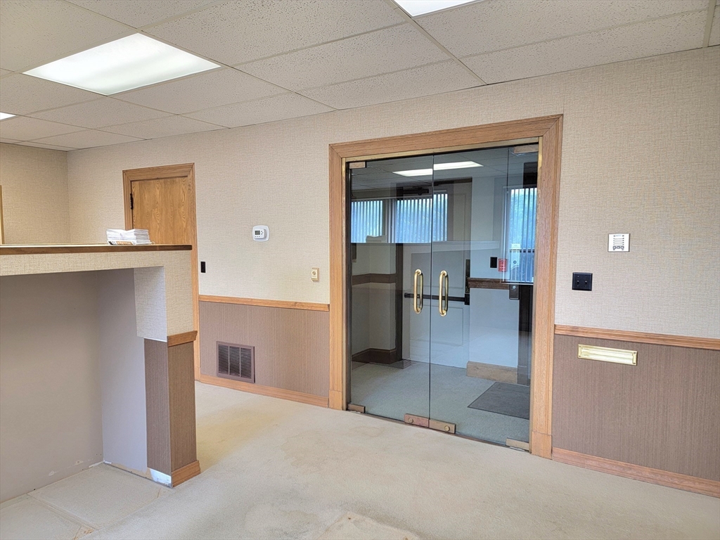 1372 Hancock St, 401,402