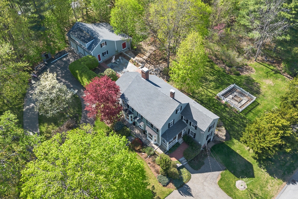 53 Woodbury Ln