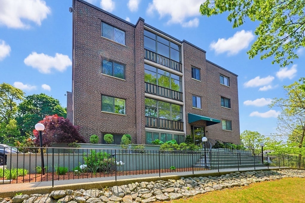 Photo 1 of 40 — 62 South St 1A, Quincy, MA 02169