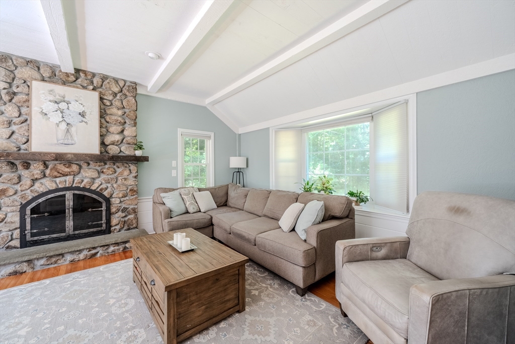 137 Stonegate Ln