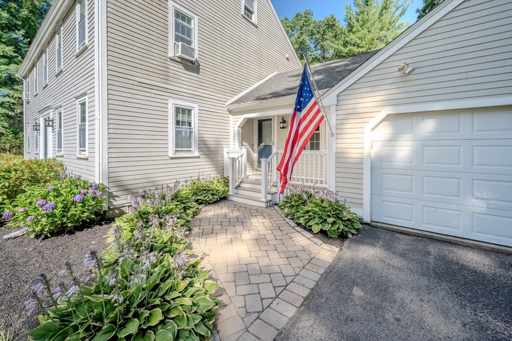 137 Stonegate Ln
