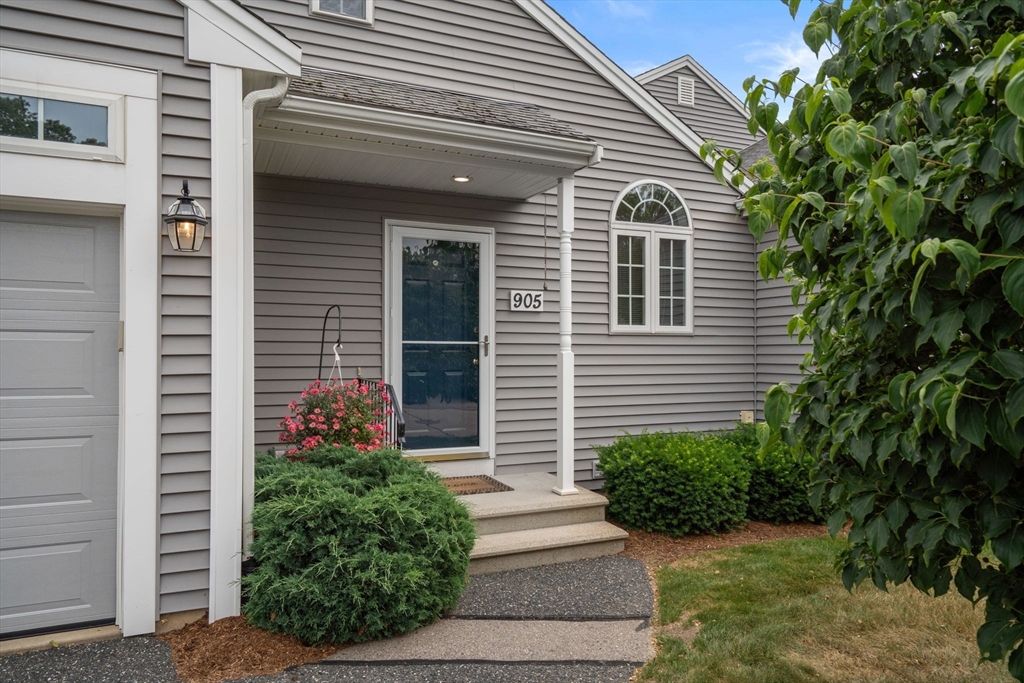 905 Village Ln 905
