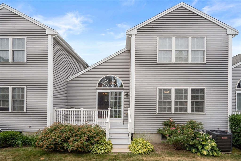 905 Village Ln 905