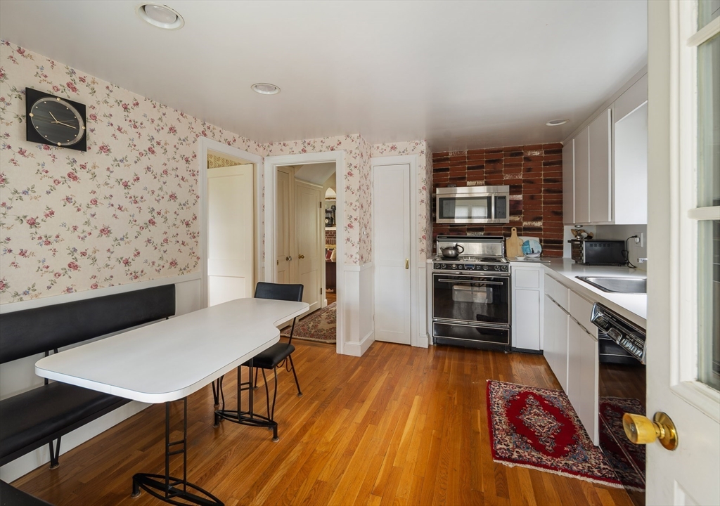 6 Alden Lane