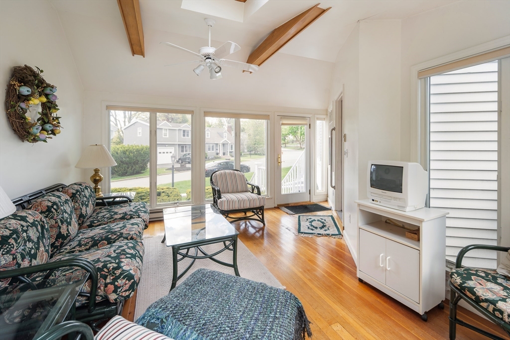 6 Alden Lane