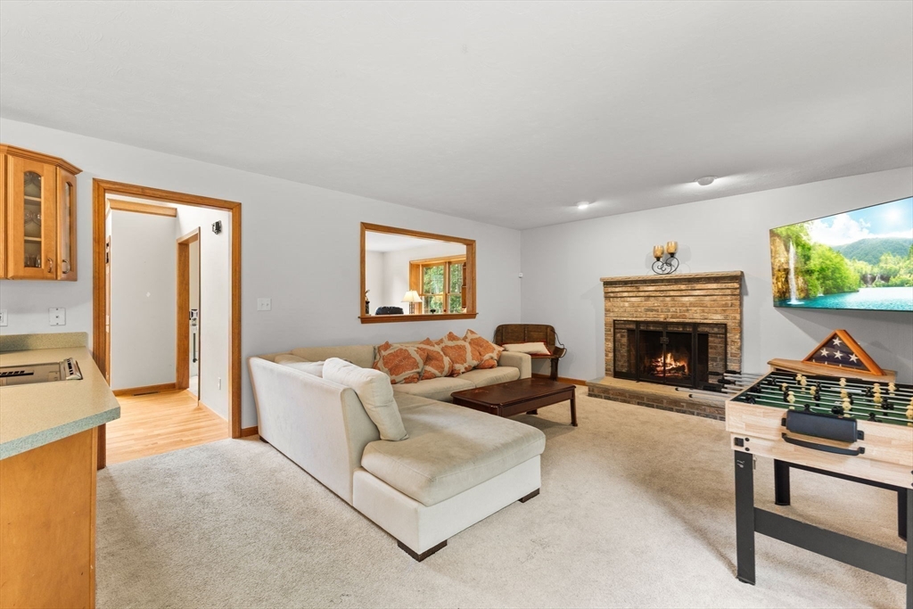 4 Crestwood Dr
