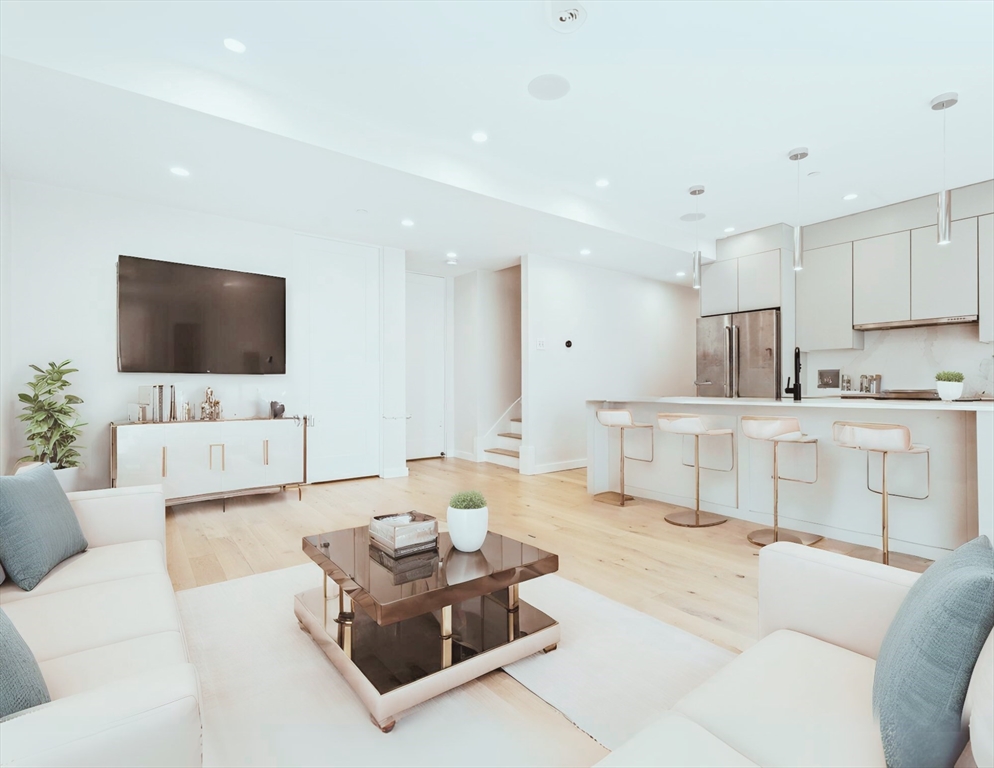 340 W 2nd St PH21