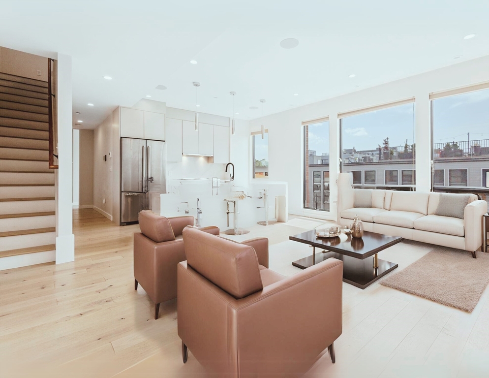 340 W 2nd St PH21