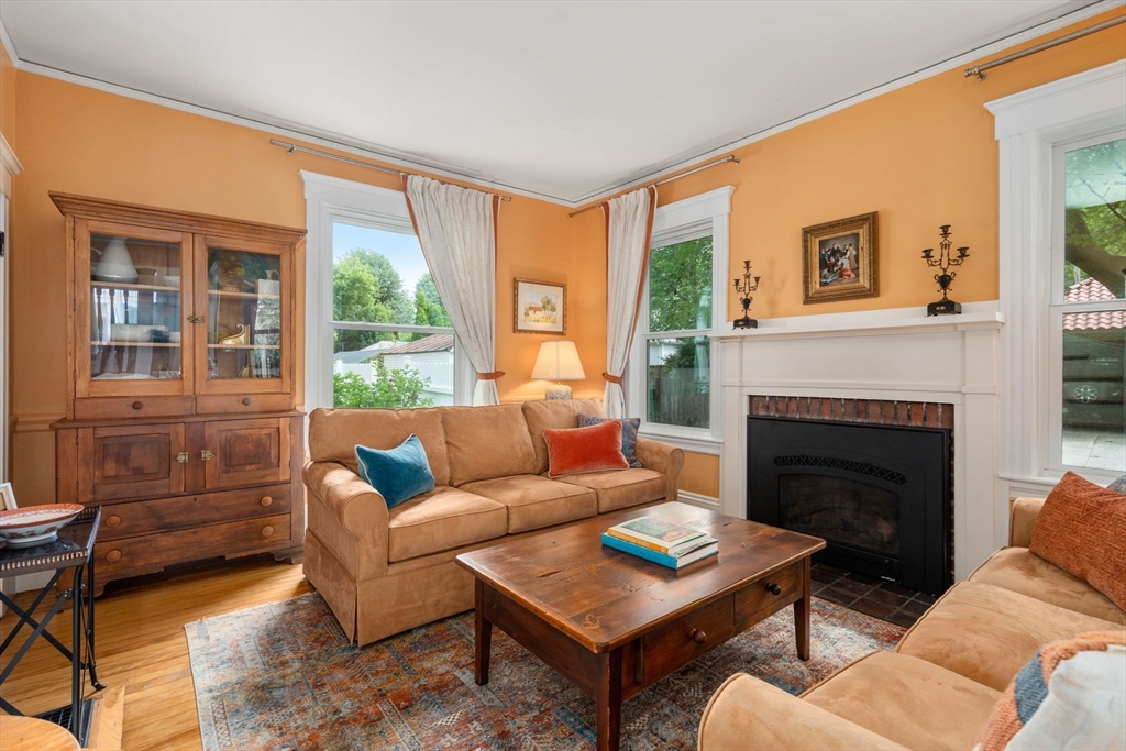 893 Watertown St -