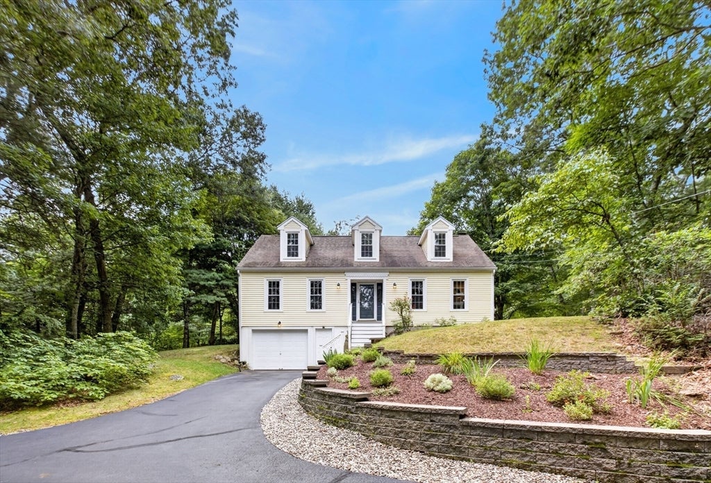 81 Moon Hill Rd