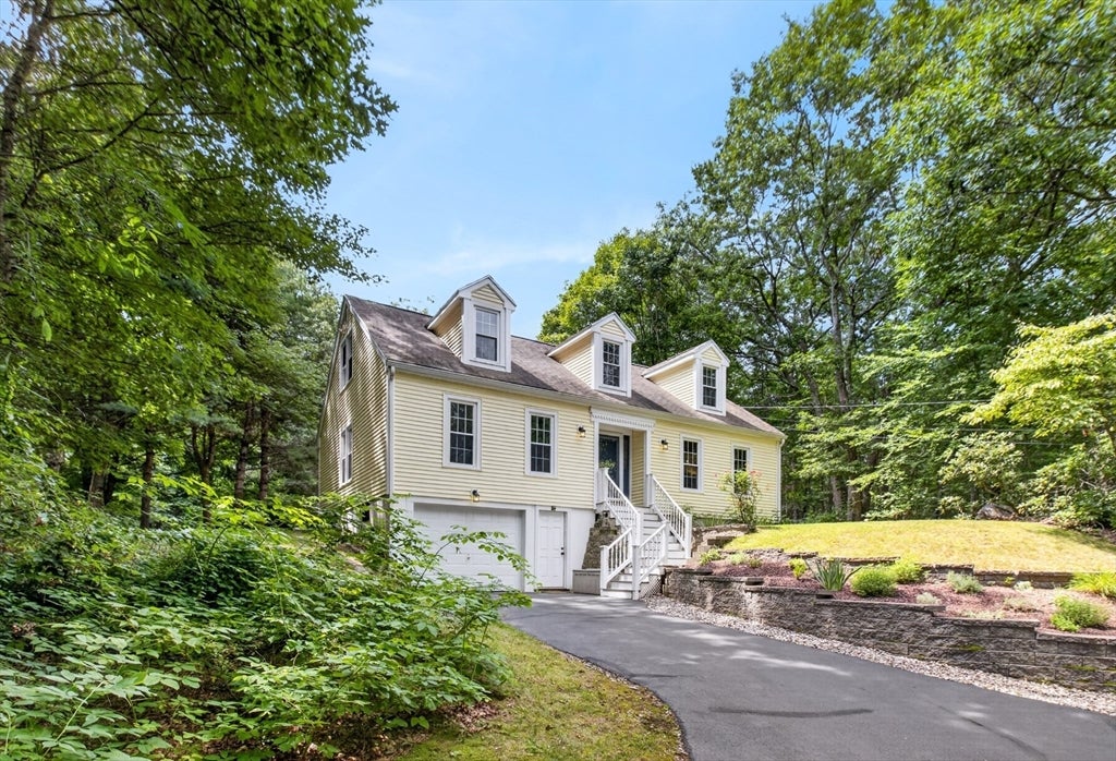 81 Moon Hill Rd