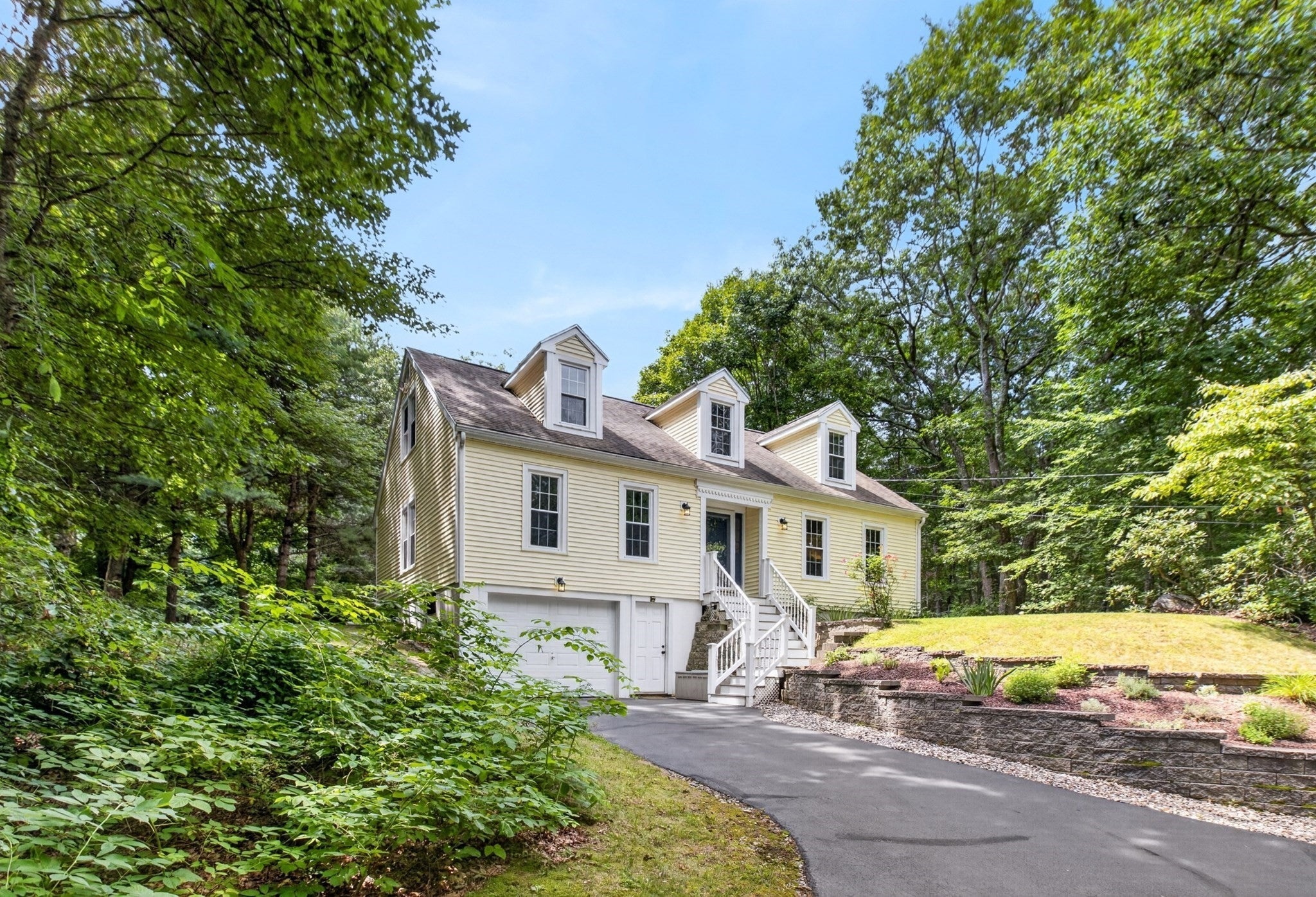 81 Moon Hill Rd
