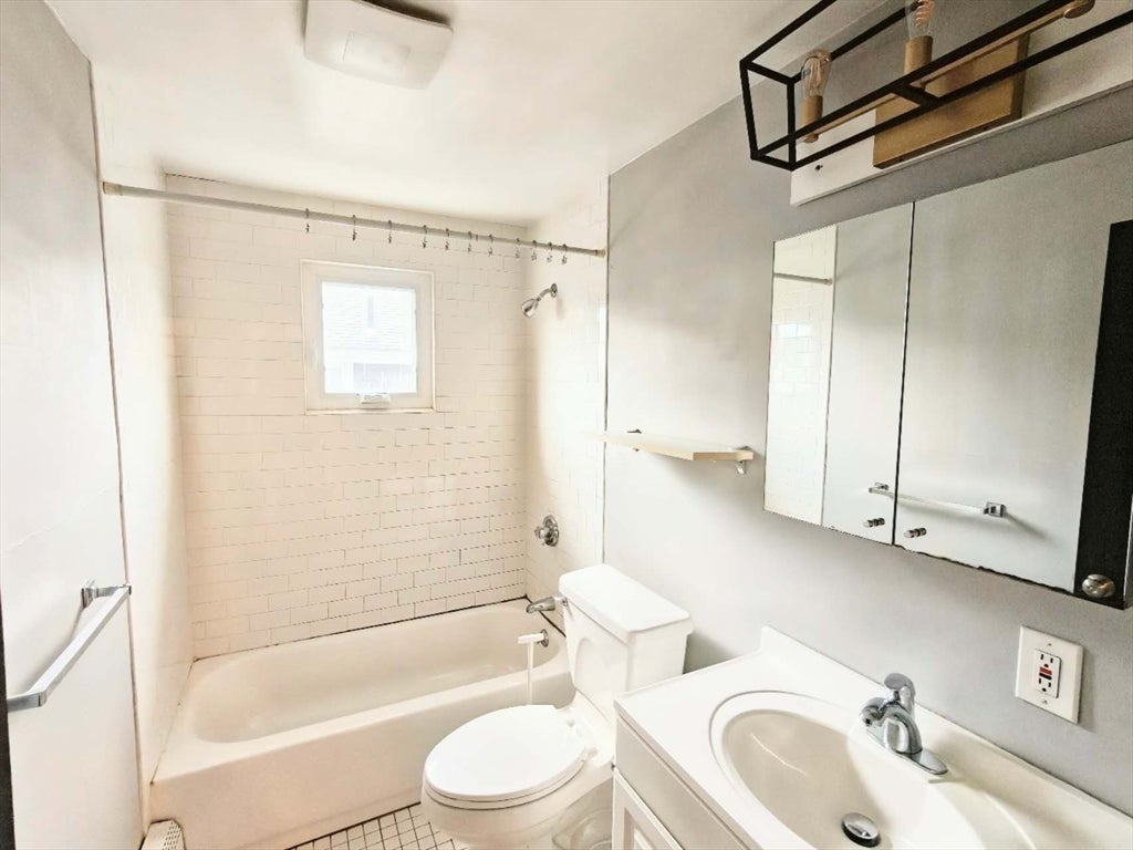 82 Sparkill St #2, Watertown, MA Photo #11