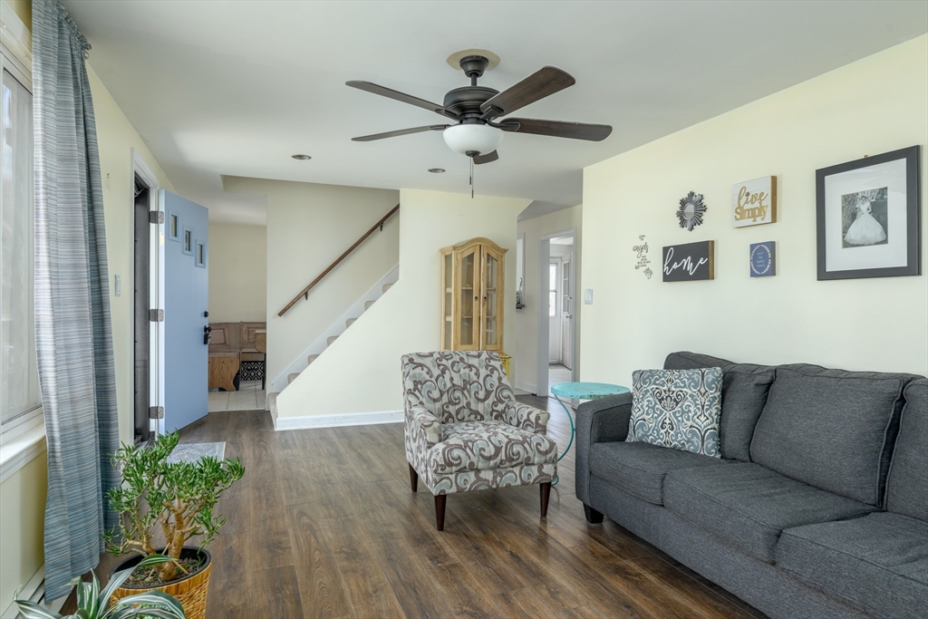 24 Chestnut Hill Rd