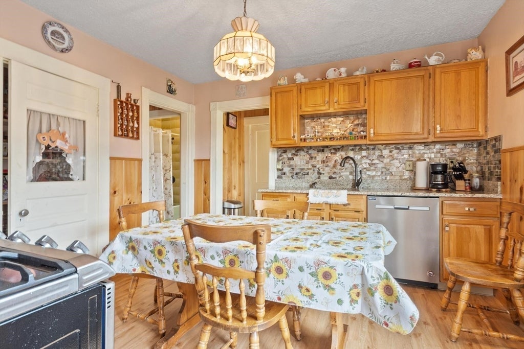 122 Lawrence ST, Clinton, MA Photo #10