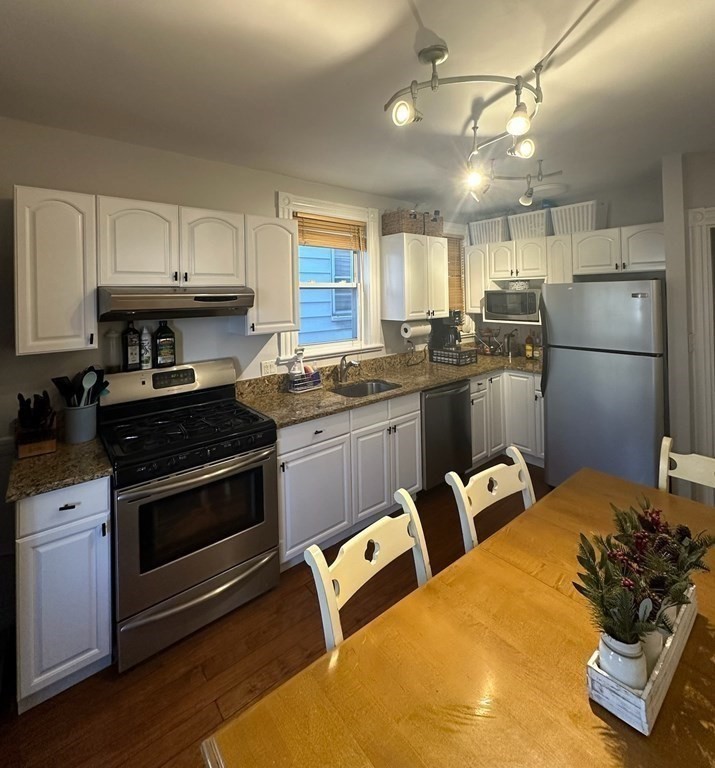 7 Hatch Street 2