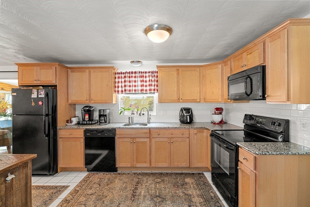 4 Edith Rd, Framingham, MA, 4 Edith Rd, Framingham, MA Photo #6