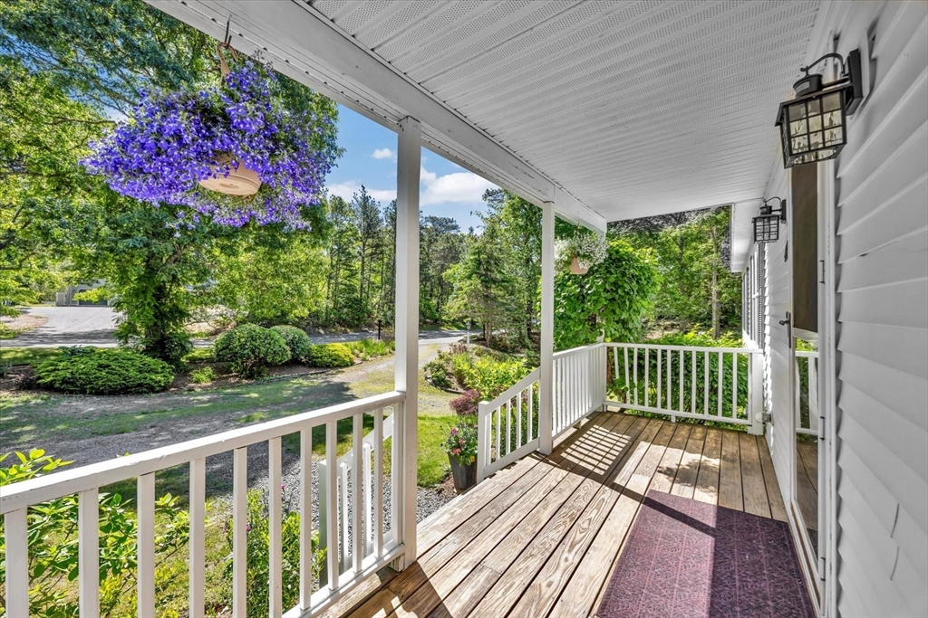49 Thousand Oaks Dr