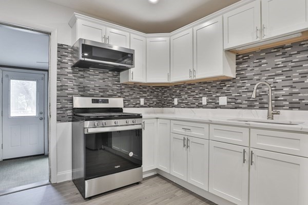 641 Pleasant St 1