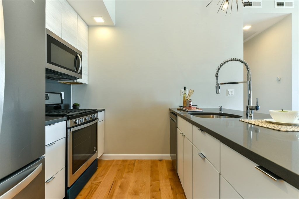 87 Parker St 403